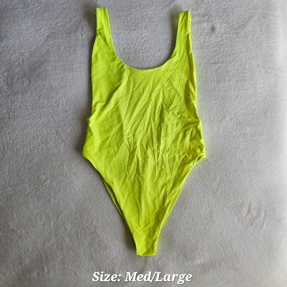 Swimsuits - Picture 2 of 7